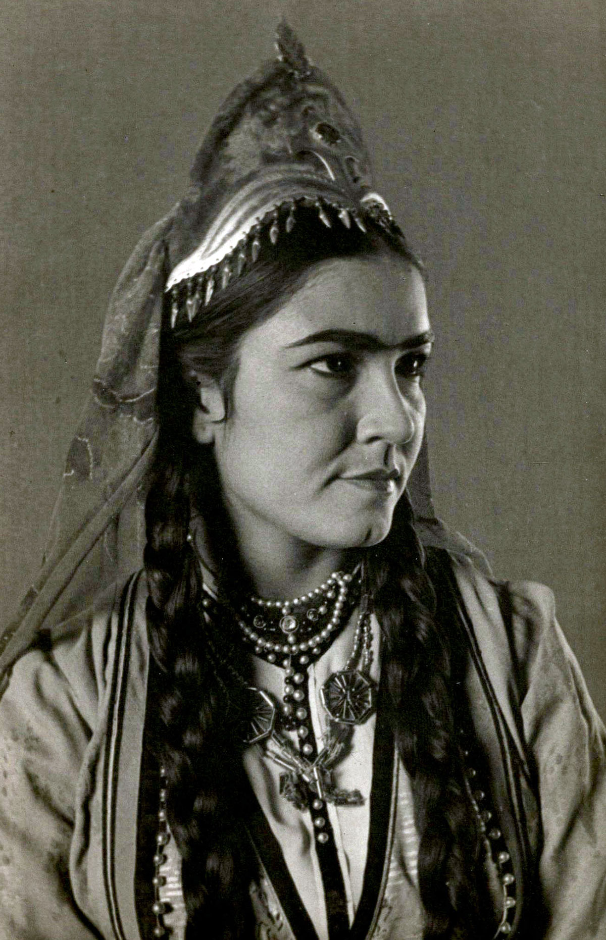 Hero of Turkmenistan Maya Kuliyeva from the pages of the book